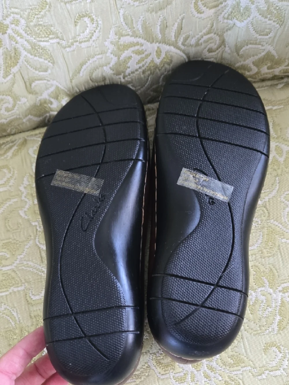 Clarks Bendables Brown Croc‑Embossed Loafers – Size 6W – Never Worn
